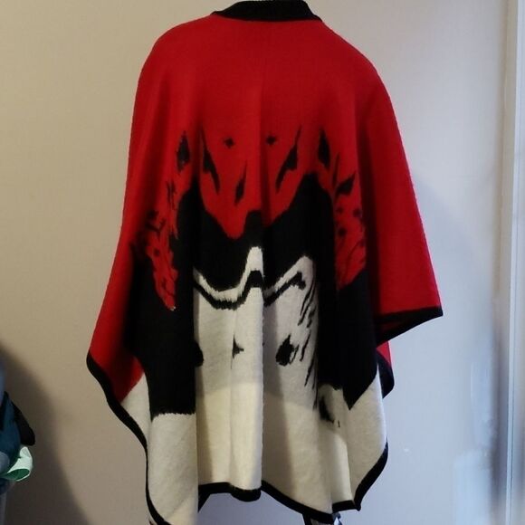 Beautiful Red/black/white Ecuadorian Wool Cape - Picture 7 of 8
